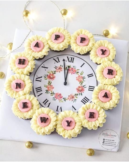 New Year Cupcake clock 2025