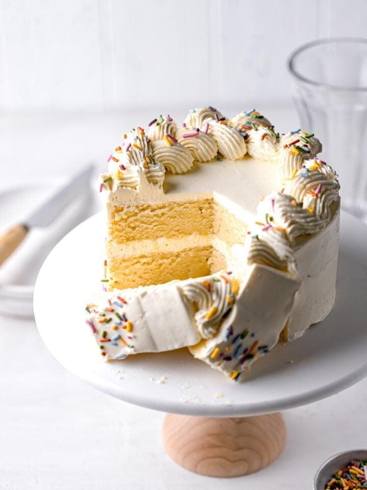 Vanilla Cake with Vanilla Cream Filling